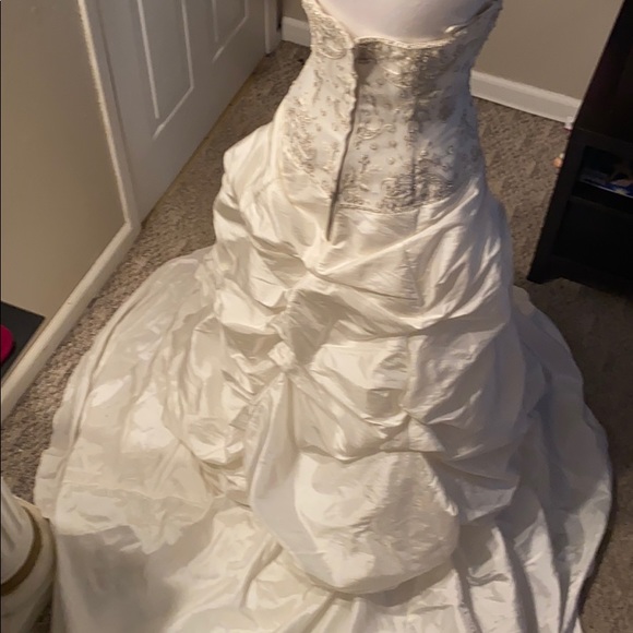Wedding Dress - Picture 3 of 8